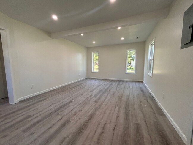 Foto del edificio - Renovated 3 Bed 1 Bath Home