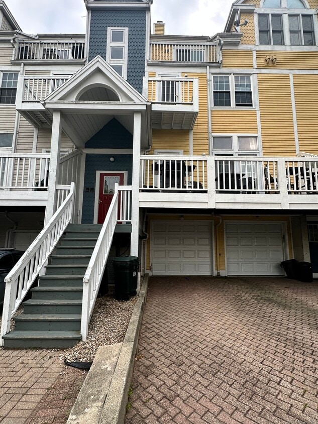 Primary Photo - 918 Quinnipiac Ave