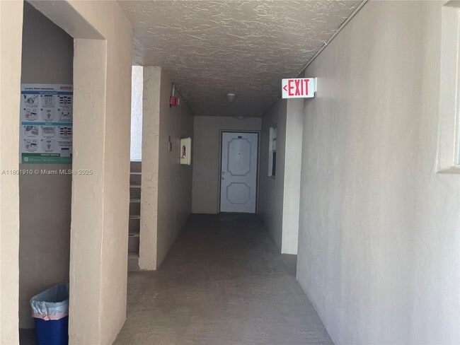 Building Photo - 9495 Evergreen Pl