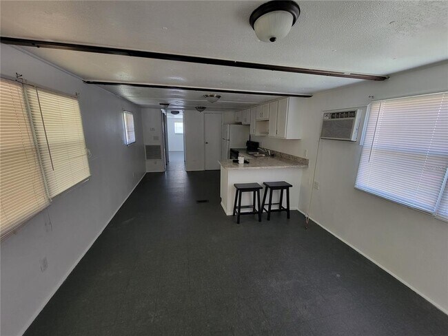 Building Photo - 10386 SE 52nd Ct