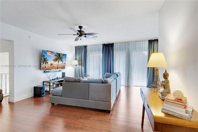 Foto del edificio - 8390 N Missionwood Cir