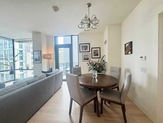 Building Photo - 32 Traveler St