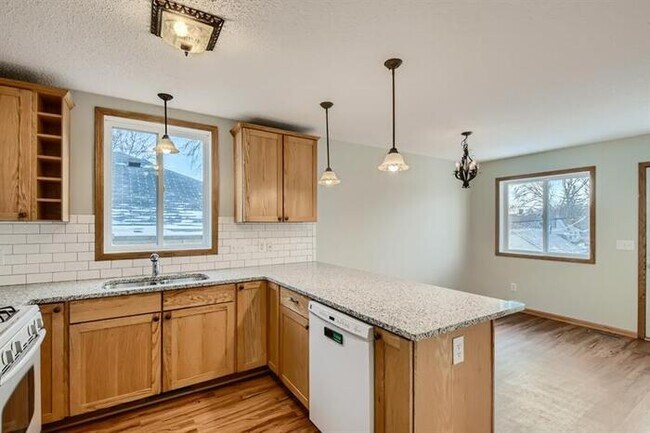 Building Photo - 1806 7Th Street E, Saint Paul, MN, 55119