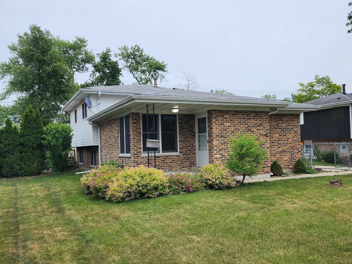 16419 Laura Ln, Oak Forest, IL 60452 House Rental in Oak Forest, IL