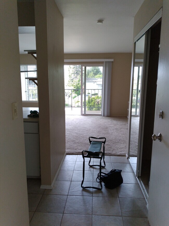 entry, liv rm, deck - 6018 Lakeview Dr