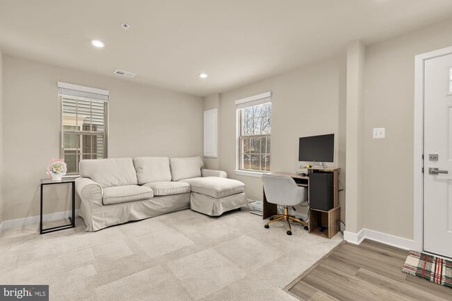 Building Photo - 9639 Tall Oaks Rd