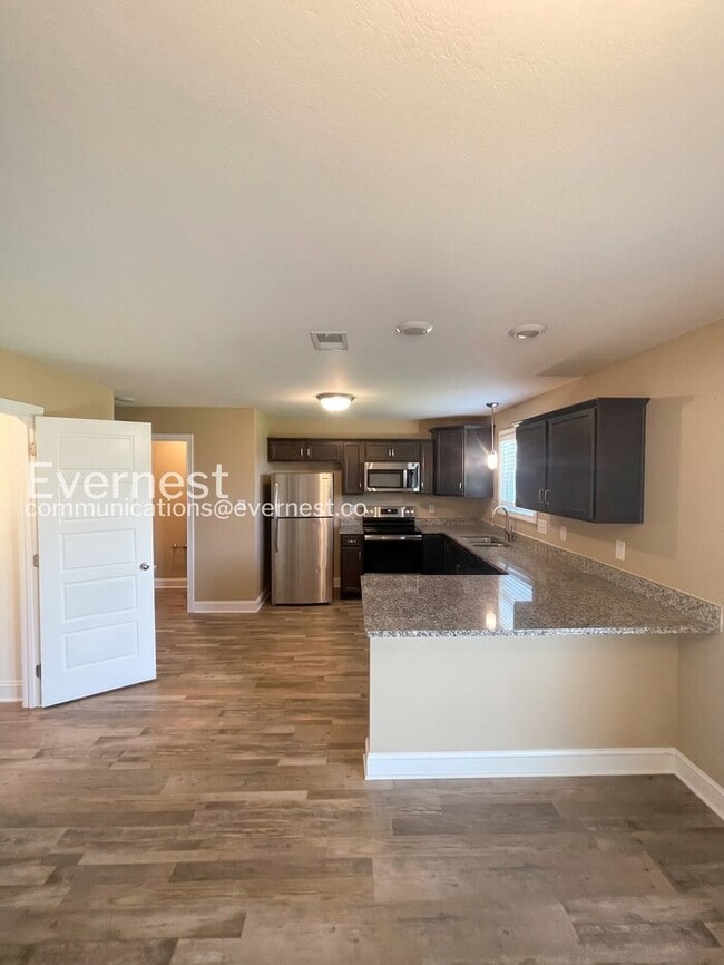Building Photo - Limited Time Special Offer / 5 Bed, 2.5 Bath Home with Garage / Pet-Friendly / Vouchers Accepted ...
