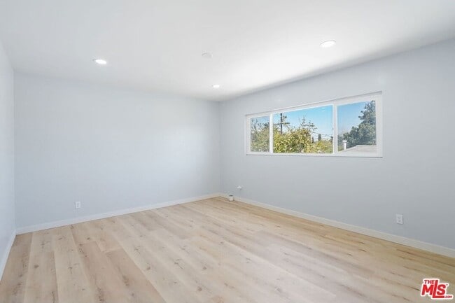 Photo - 719 E 79th St House