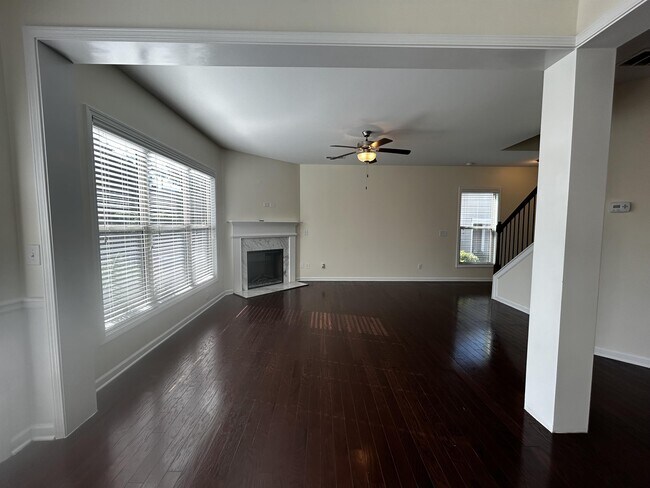 Foto del edificio - 1047 Haley Woods Ct