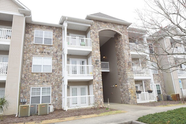 Building Photo - 632 Condo Club Dr
