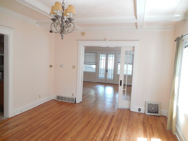 COMEDOR - 624 N Court St