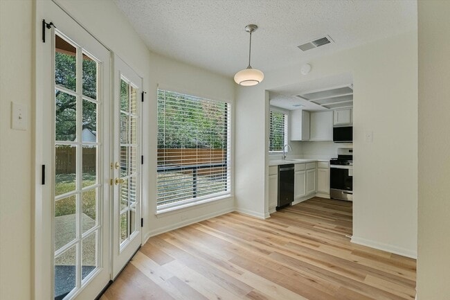 Building Photo - 6103 Hill Forest Dr