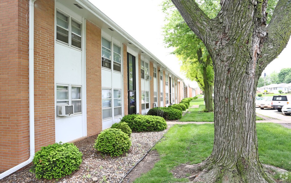 Plaza Manor Rentals Urbandale, IA