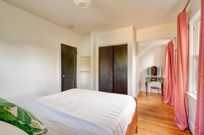 Foto del edificio - 2215 SE Powell Blvd