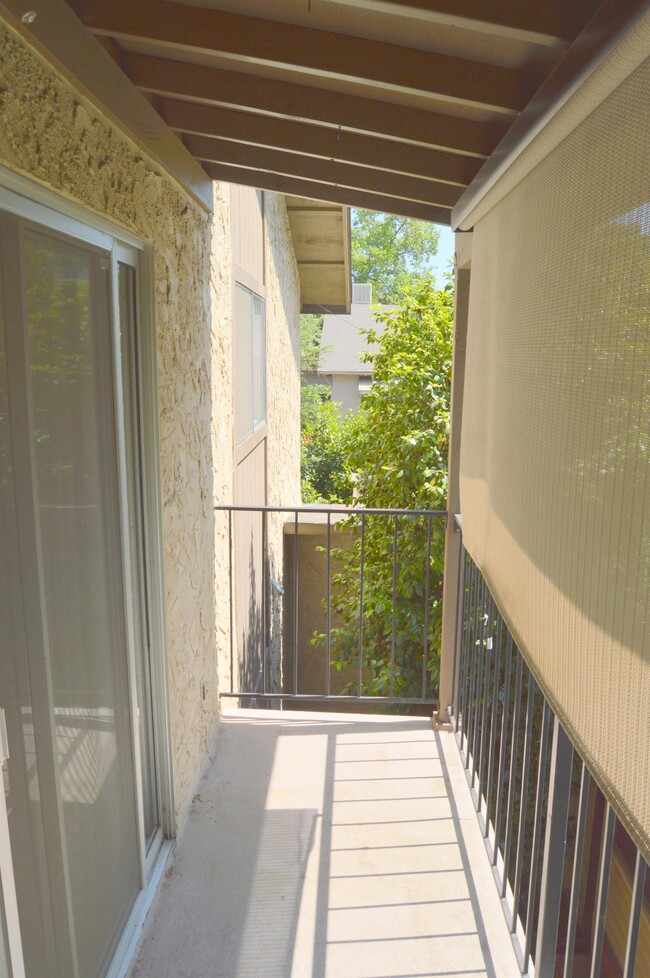 Building Photo - 1154 Magnolia Ave