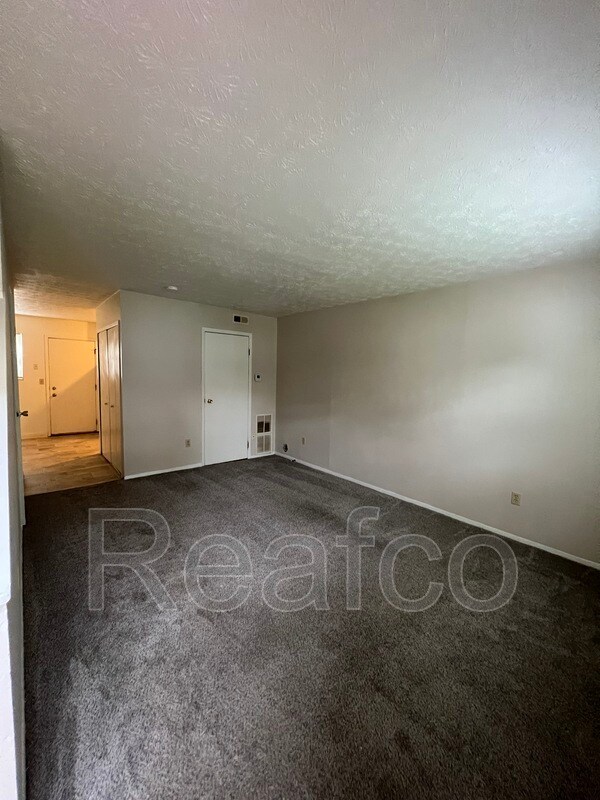 Building Photo - 1582 Harvester Ln