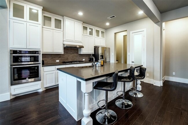 Foto del edificio - 6812 Royal Liverpool Dr