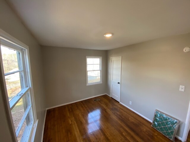 Foto del edificio - 46 Lakeside Dr