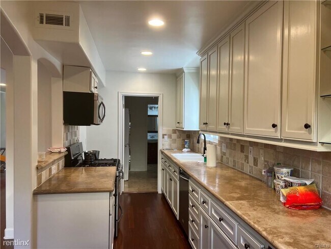 Foto del edificio - 3 br, 1.5 bath House - 1611 Armour Ln