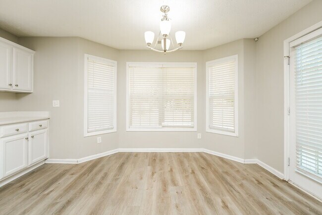 Foto del edificio - 205 Lassiter Dr