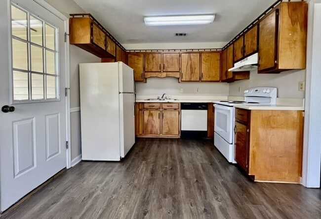 Building Photo - Pebblecreek Dr #6 &amp; 8