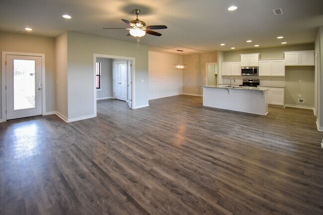 Foto del edificio - 4 Bedroom 2 Bathroom Home In Farmington, AR.