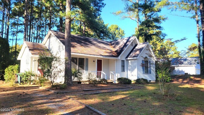 Building Photo - 45 Sandhills Cir