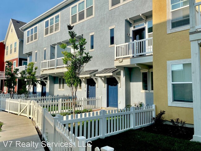 Foto del edificio - 2 br, 2.5 bath House - 7857 S. 5440 W.