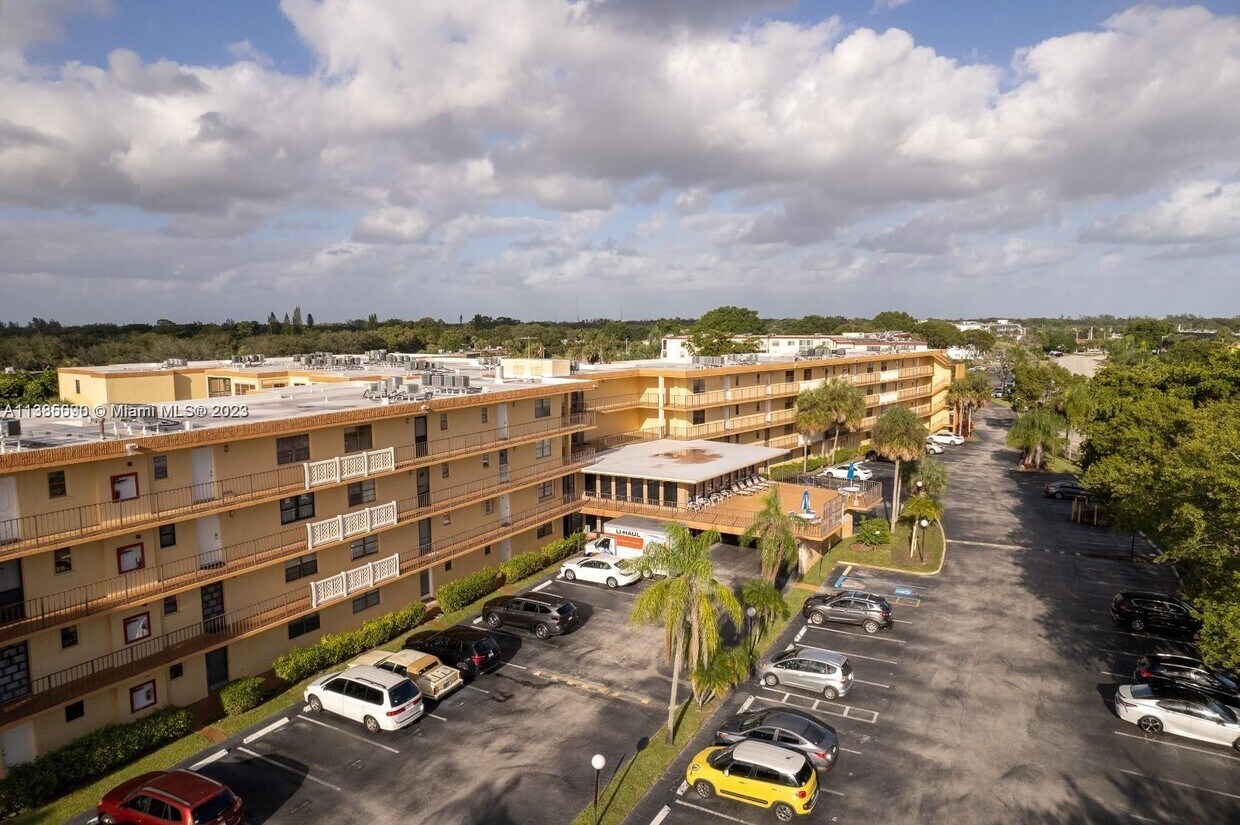 9273 SW 8th St Unit 414, Boca Raton, FL 33428 Condo for Rent in Boca