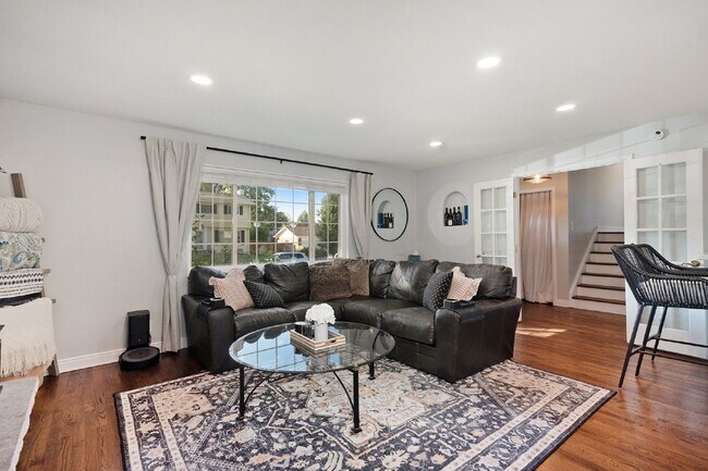 Foto del edificio - Beautiful home on large lot. Available 5/15