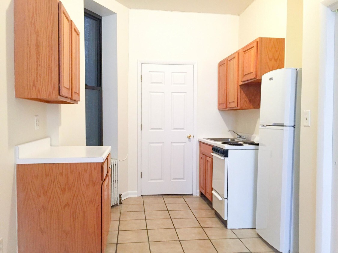 Building Photo - 477 E 77th St