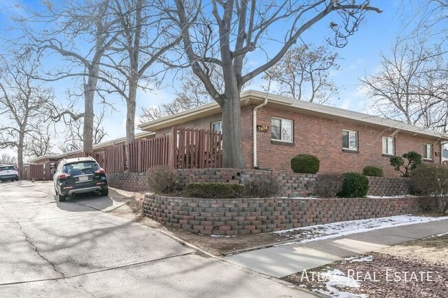 Building Photo - 2424 W 35th Ave