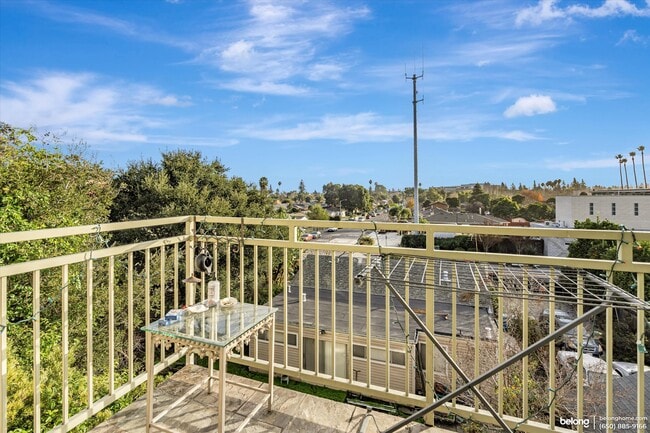 Building Photo - 2330 University Ave