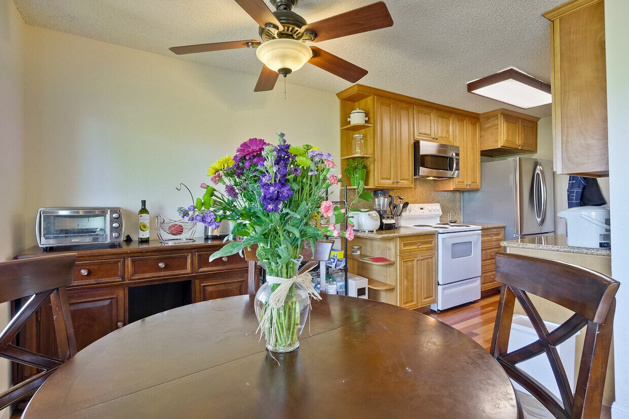 Foto principal - 755 N Fair Oaks Ave
