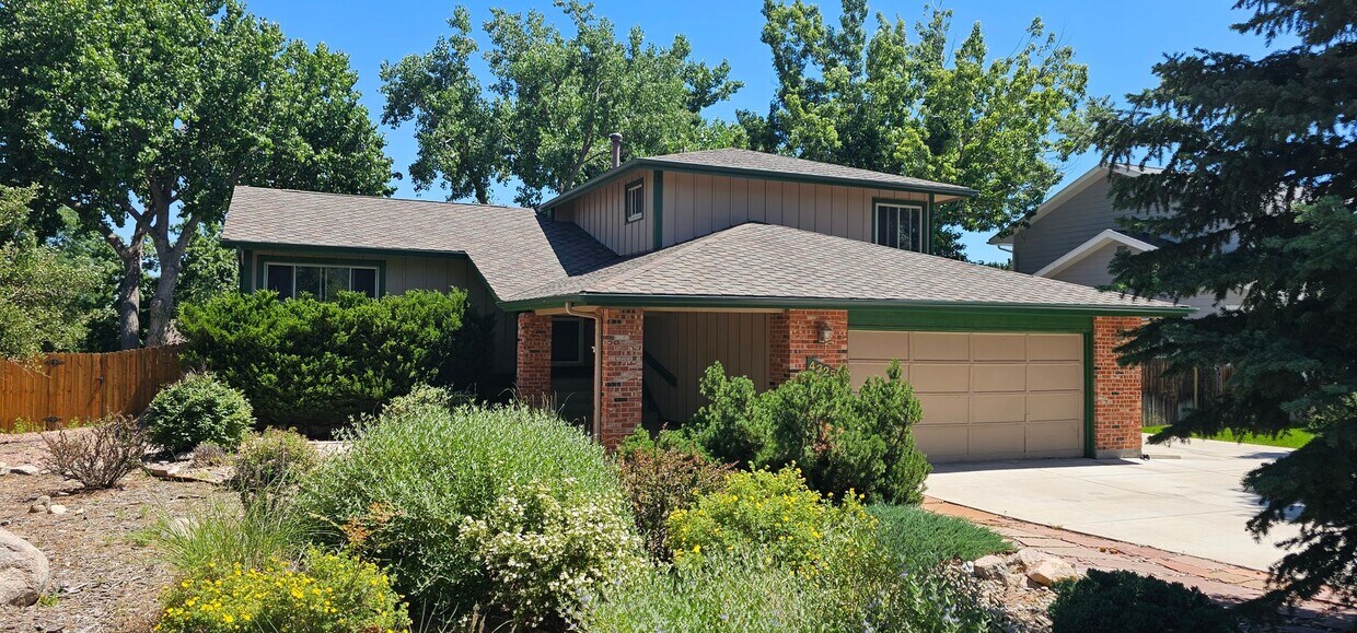 Foto principal - Country Broadmoor home