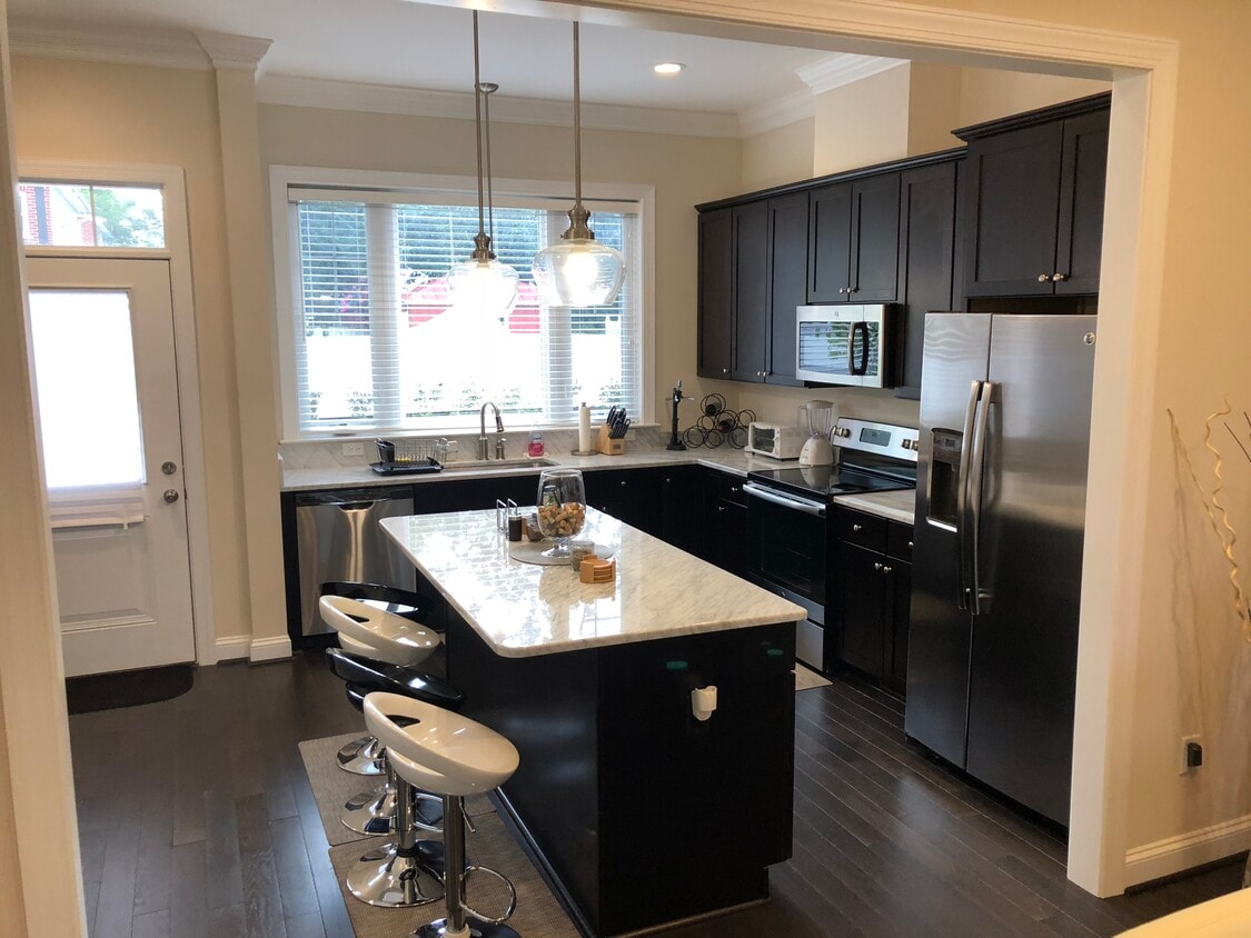 Shared kitchen - 719 S Braddock St
