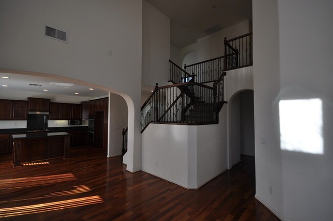 Building Photo - 1215 Villagio Dr