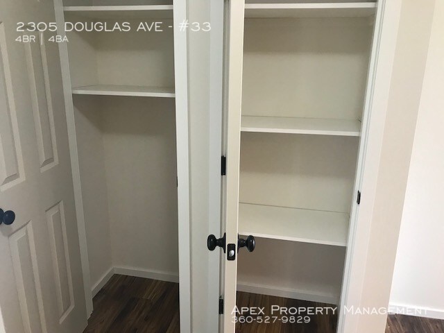 Foto del edificio - 2305 Douglas Ave