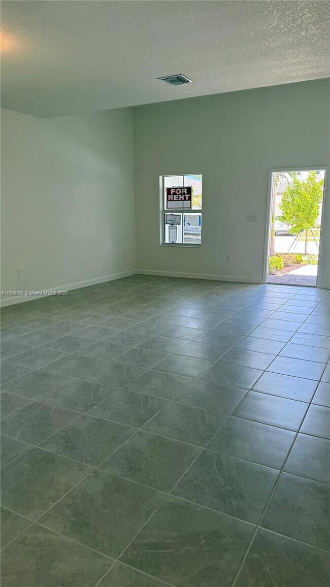 Foto del edificio - 2984 SE 23rd Ave