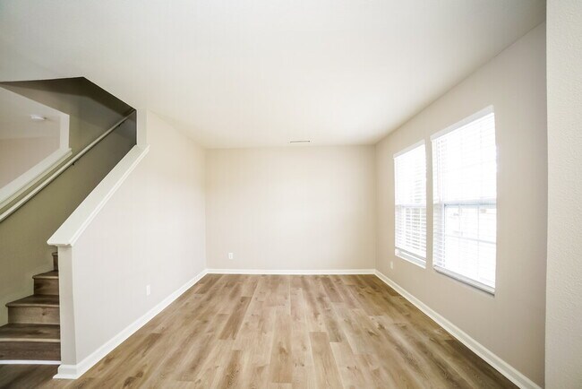 Building Photo - 715 Sedgewick Ln