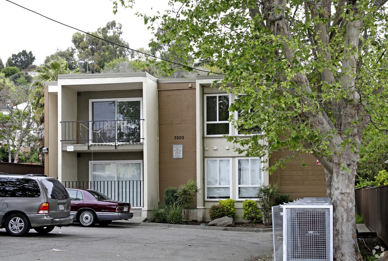 Foto principal - 7000 Lacey Ave