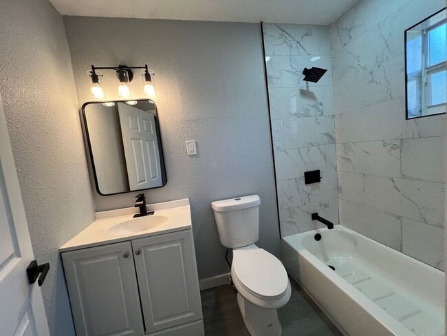 Foto del edificio - 351 Ave N NE