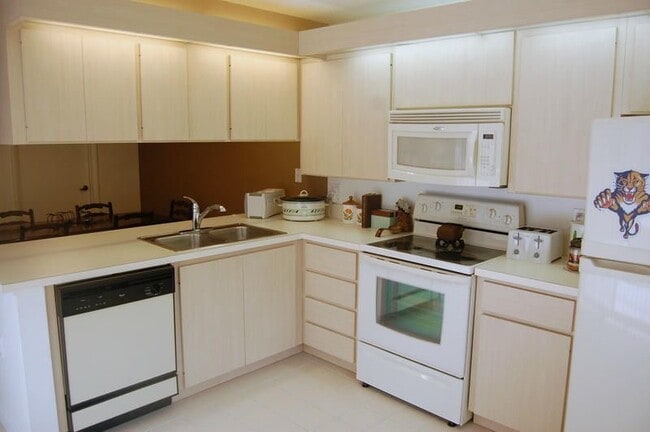 Building Photo - 25 Bedford Ct