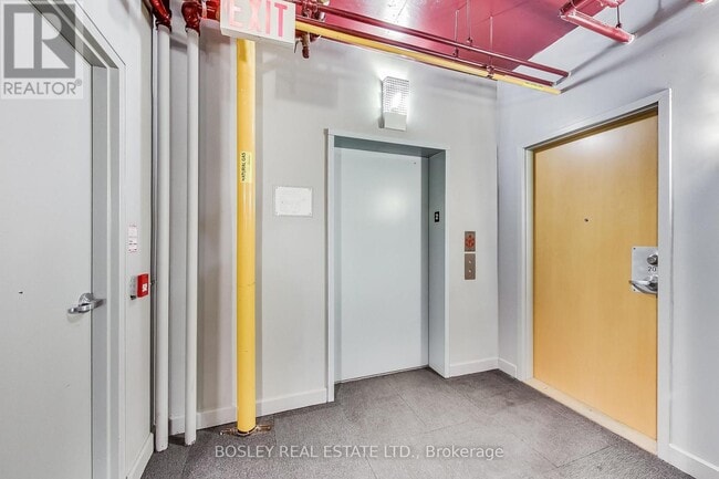 Building Photo - 32 Stewart St