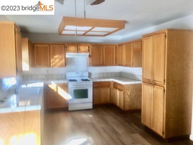 Building Photo - 2112 Carpinteria Dr