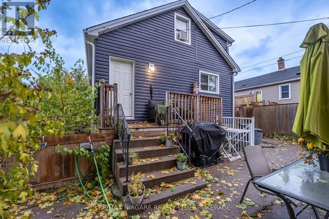 Building Photo - 39 Carleton St N