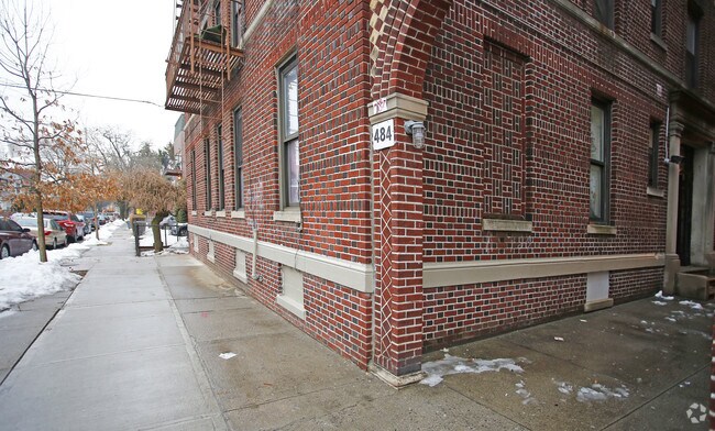 Building Photo - 480-484 E 4th St