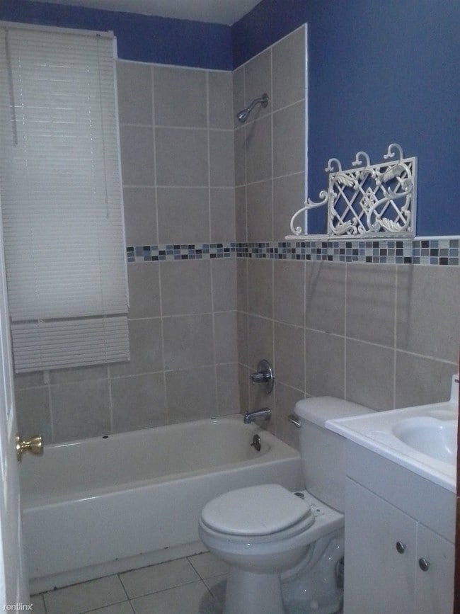 Building Photo - 463 S 15th St