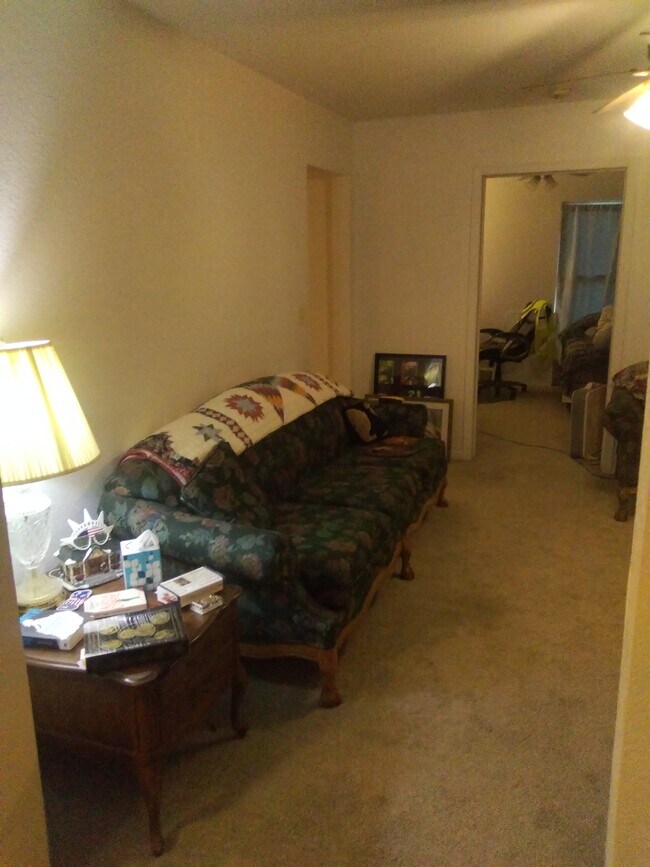 Sala de estar (dormitorio de invitados al fondo) - 1210 Bush St