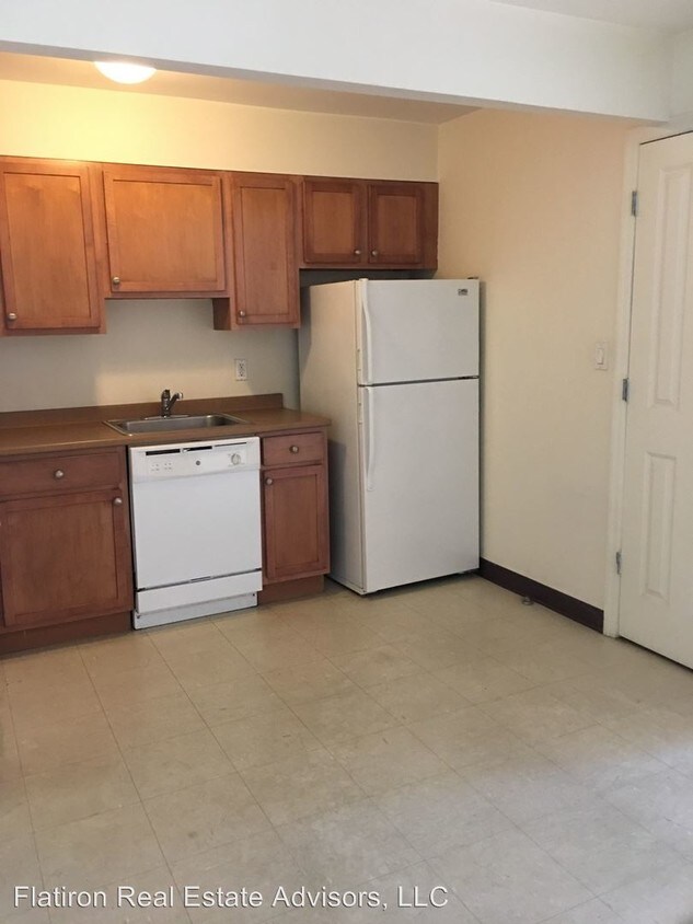 Foto principal - 2490 Belmont Ave